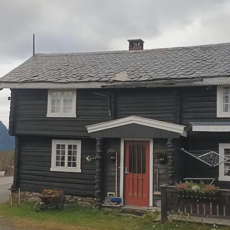 Eikre Fjellgard *
